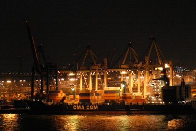 Hamburger Hafen bei Nacht